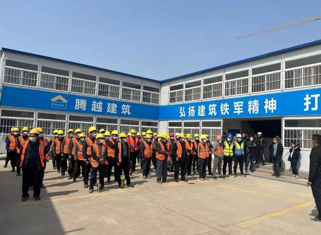 同心战“疫”丨华体会手机网页版登录入口_华体会(中国)铁军紧急援建山东淄博方舱医院！